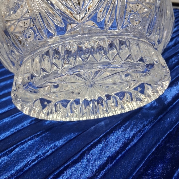 Elegant Crystal Basket with Floral Design - Picture 15 of 16